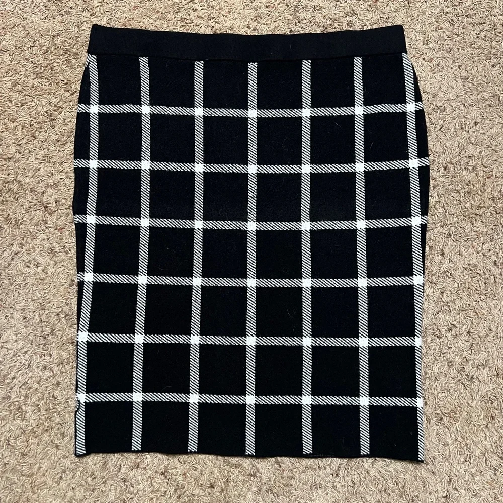 Torrid Black & White Plaid Jacquard Midi Pencil Skirt – Size 5